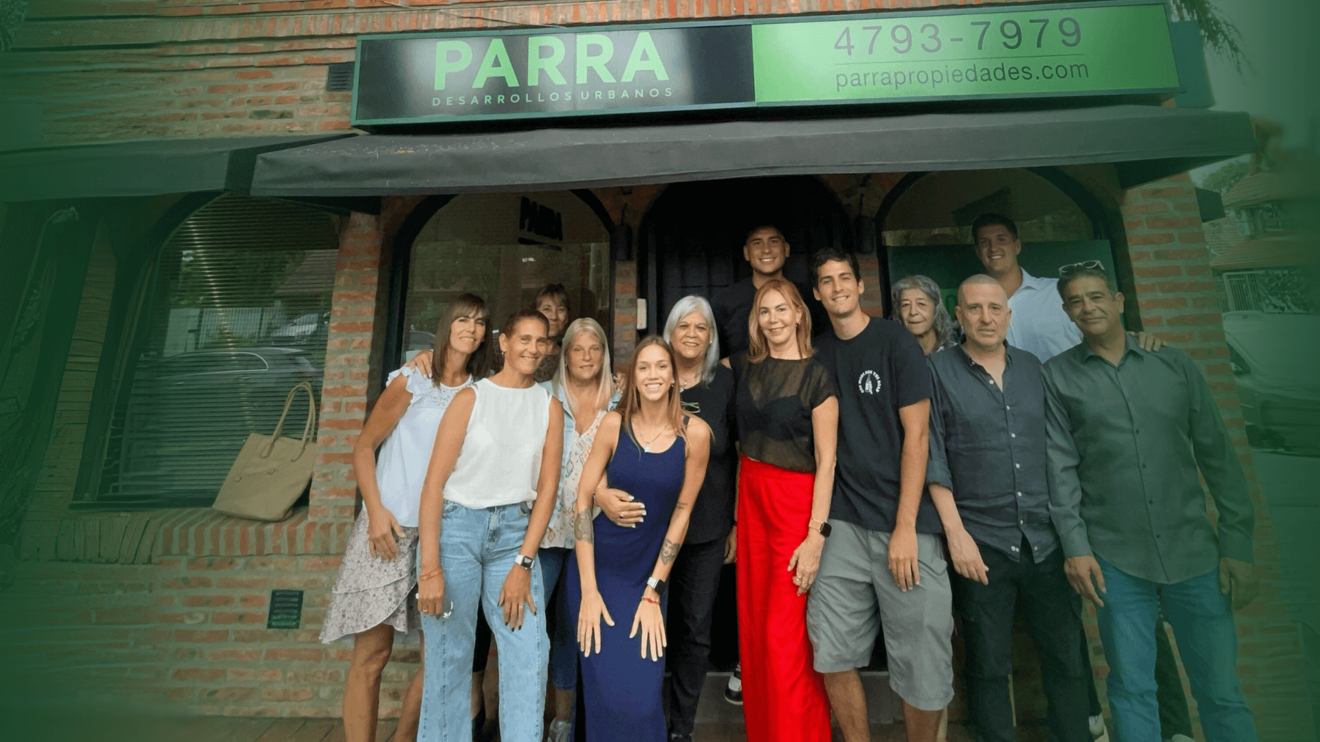 Miembros del equipo en la oficina